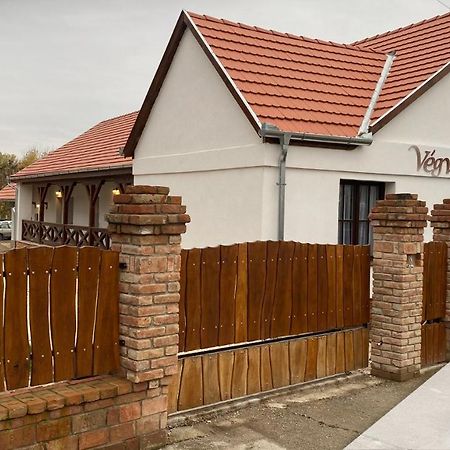 Vegvari Vendeghaz Magyarbóly Buitenkant foto