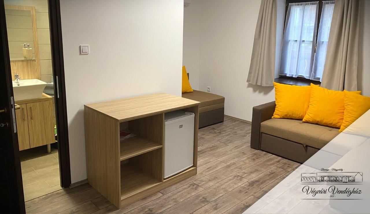 Vegvari Vendeghaz Magyarbóly Buitenkant foto