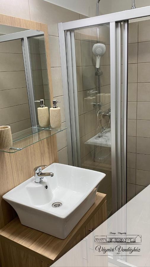 Vegvari Vendeghaz Magyarbóly Buitenkant foto